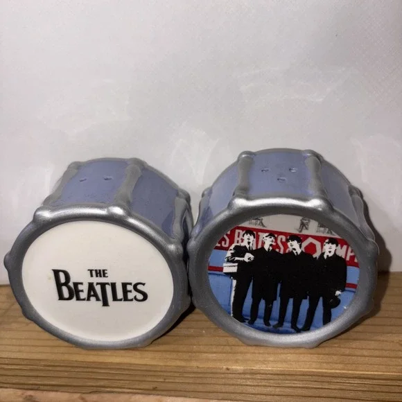 The Beatles Drum Shaped Ceramic Salt and Pepper Shakers Set 2006 - Picture 3 of 5
